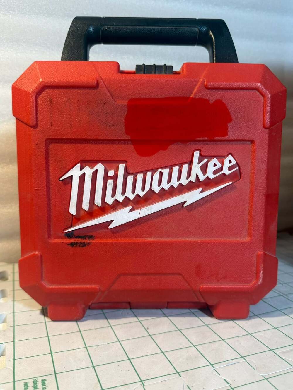 Milwaukee Bi-Metal Hole Saw Kit 49-22-4030 11-Piece Red Case Used
